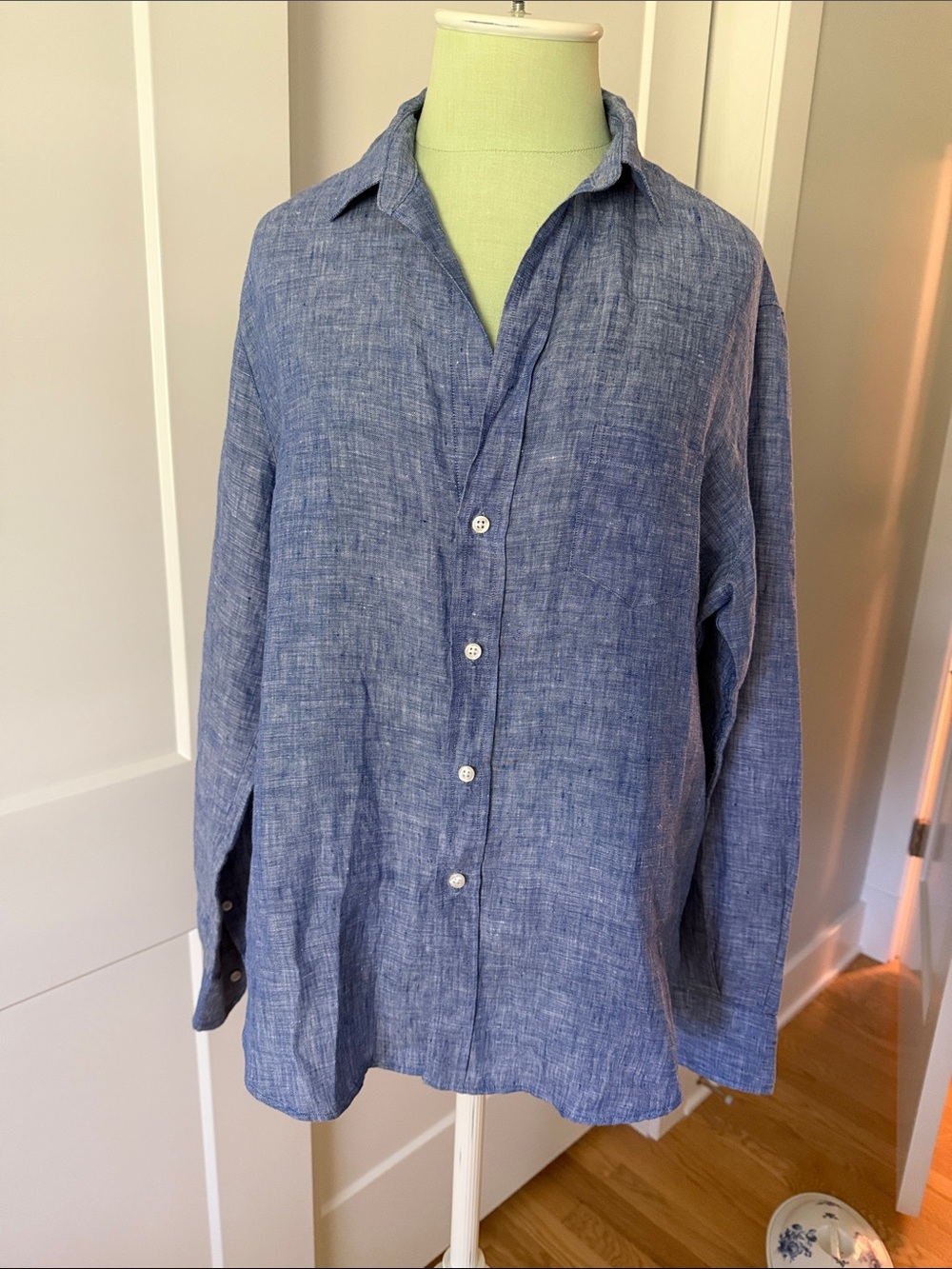 Frank & Eileen Chambray Blue Long-Sleeve Button Down Shirt